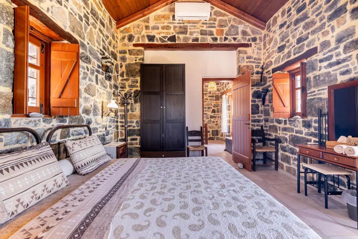 Traditional Stone House By The Sea... Kapetaniana Exterior photo